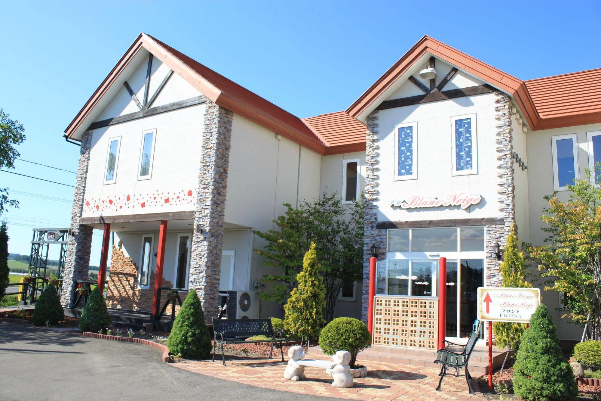 Petit Hotel Blanc Fleur Nakafurano Exteriör bild