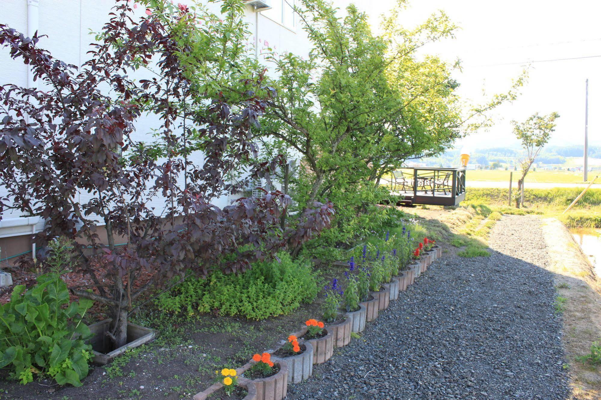 Petit Hotel Blanc Fleur Nakafurano Exteriör bild